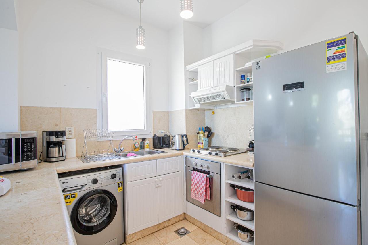 2 Bedroom Condo, With Pool, And & Lagoon Access Apartament