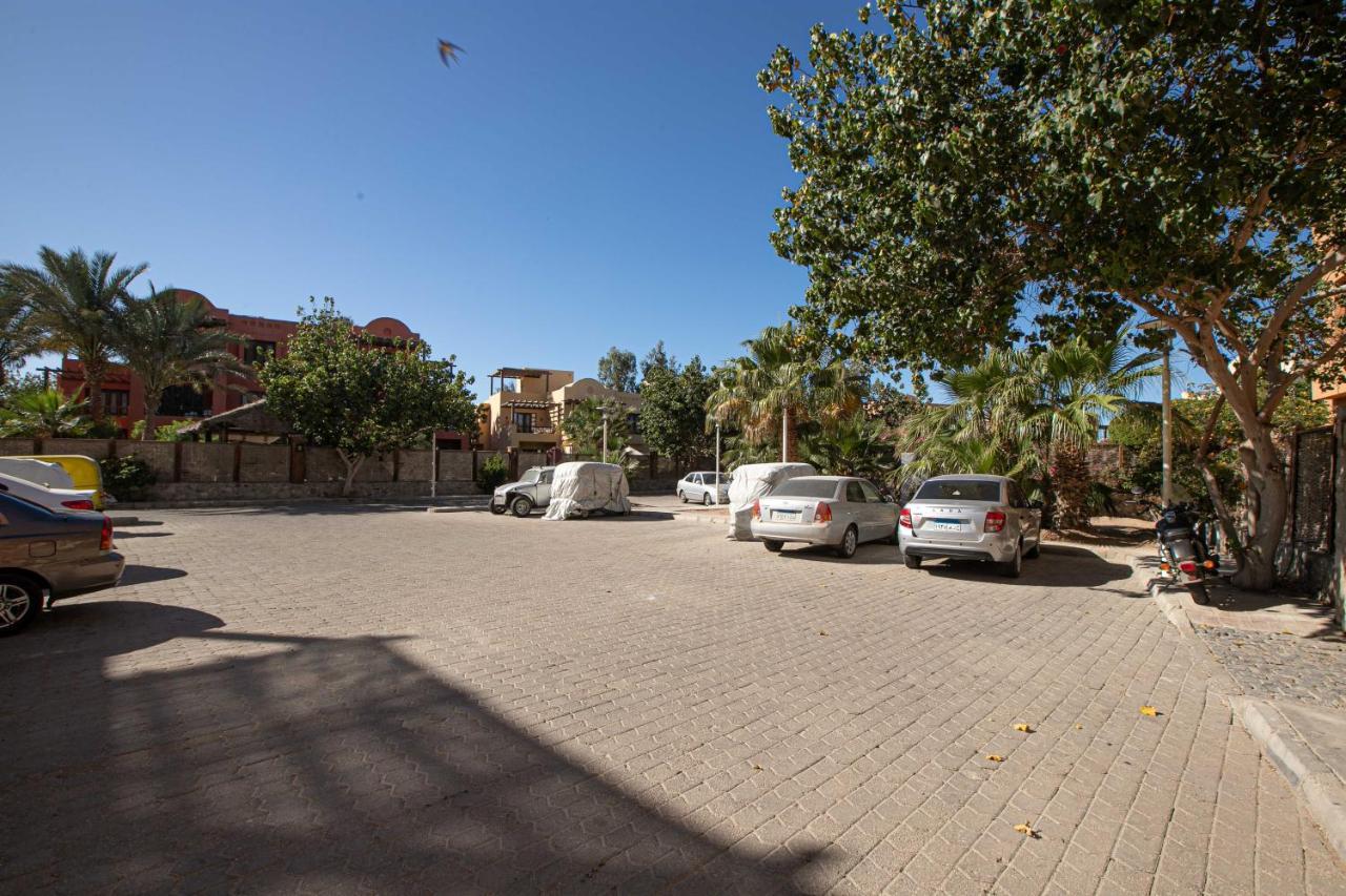 2 Bedroom Condo, With Pool, And & Lagoon Access Apartament